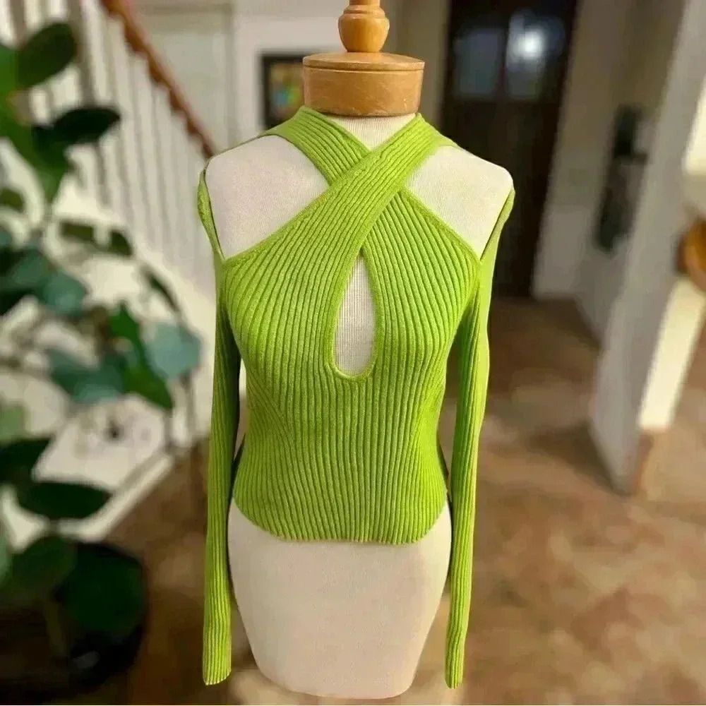 Urban Outfitter Ribbed Sweater Cropped Slim-fit. Size Large.